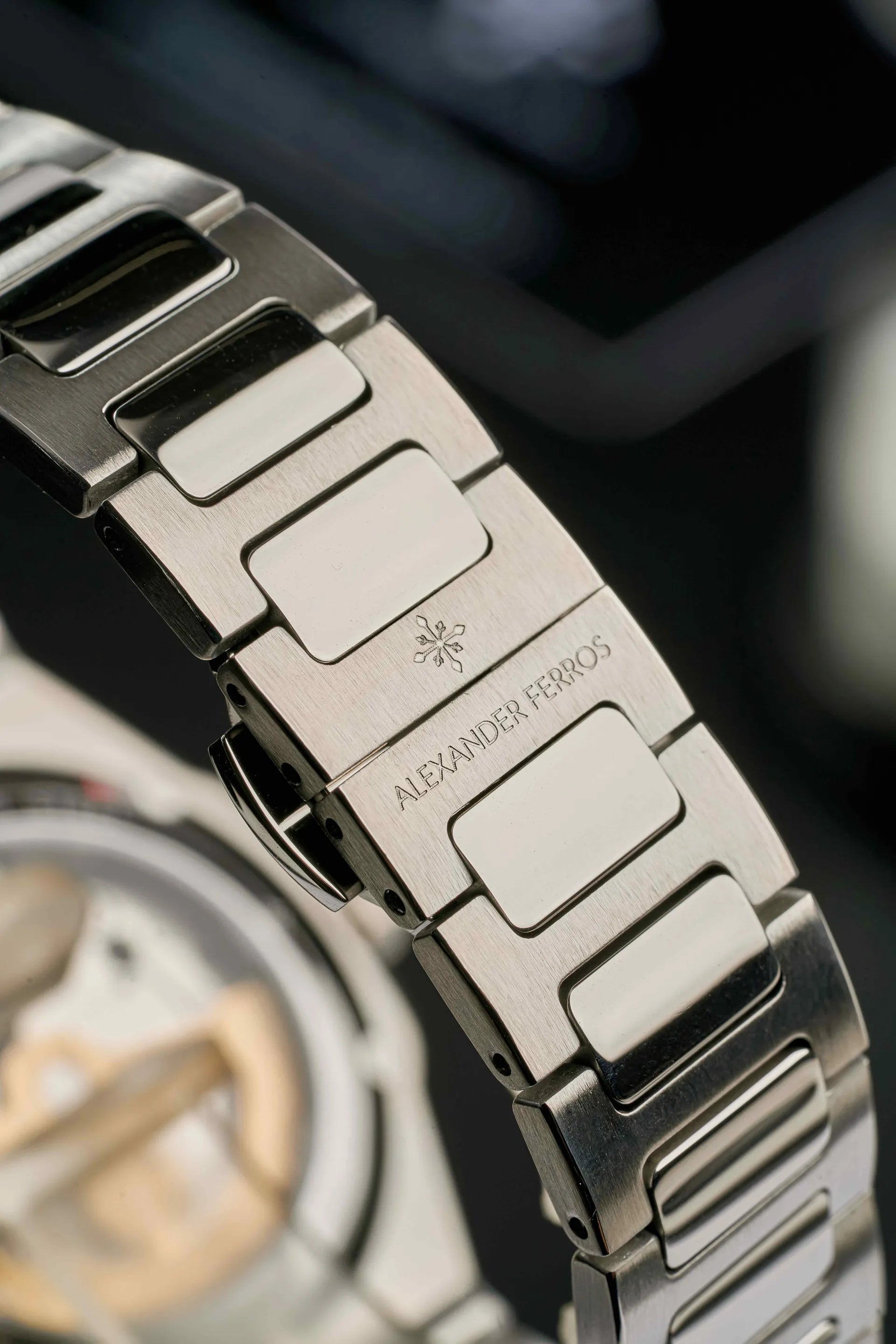 Đồng hồ Alexander Ferros 6111R-01